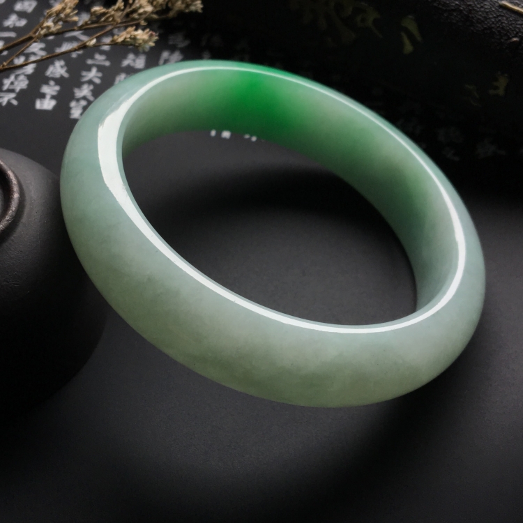 （超值推荐）糯冰种略飘翠手镯（57.8mm）