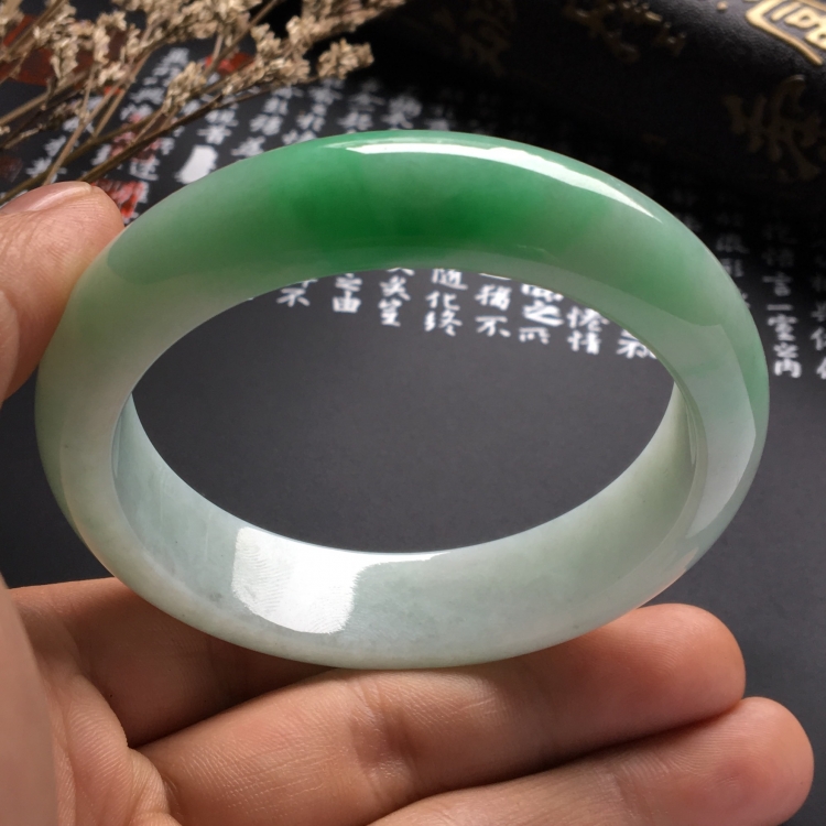 （超值推荐）糯冰种略飘翠手镯（57.8mm）