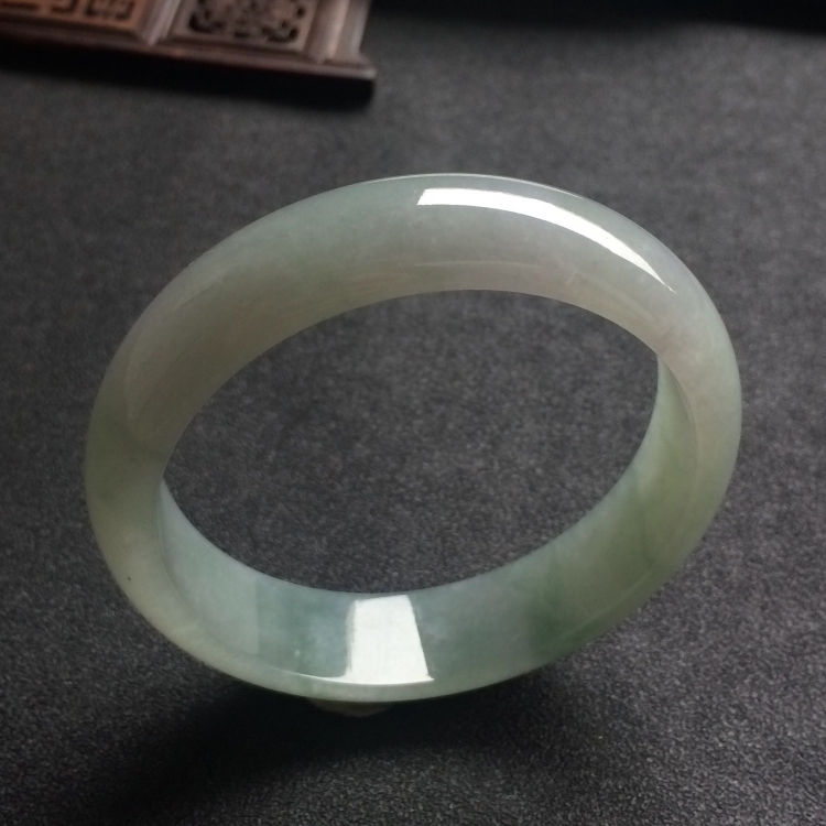 （超值推荐）糯冰种晴水略飘花手镯（56.5mm）