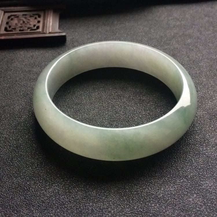 （超值推荐）糯冰种晴水略飘花手镯（56.5mm）
