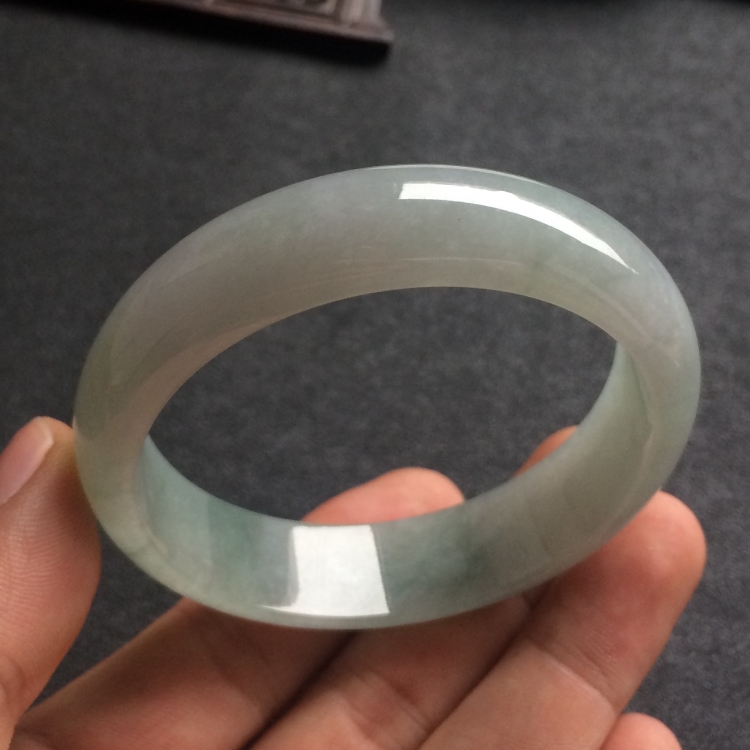 （超值推荐）糯冰种晴水略飘花手镯（56.5mm）