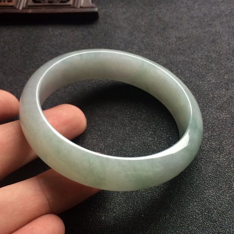 （超值推荐）糯冰种晴水略飘花手镯（56.5mm）