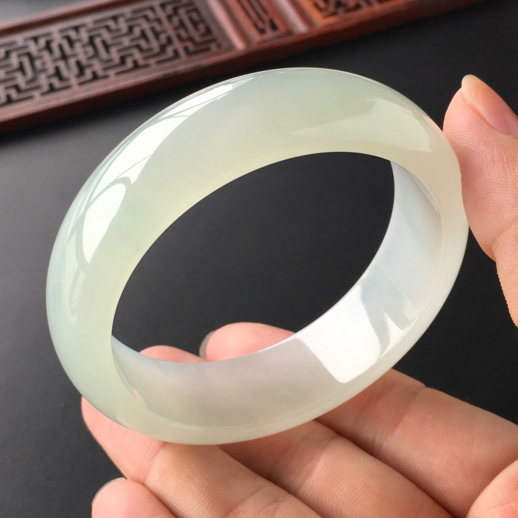 (超值推荐)糯冰种晴水手镯(58.5mm)