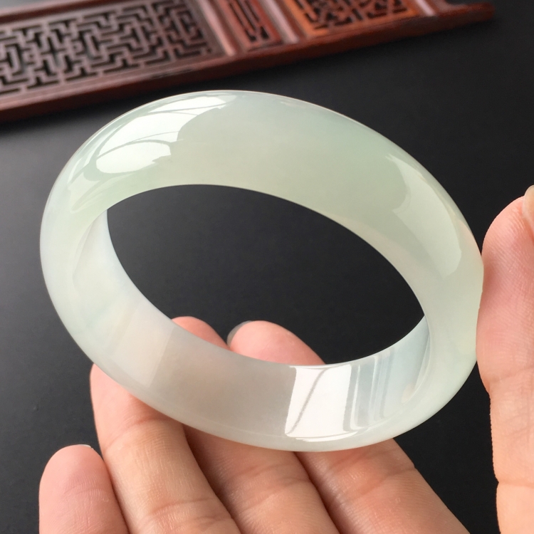 (超值推荐)糯冰种晴水手镯(58.5mm)