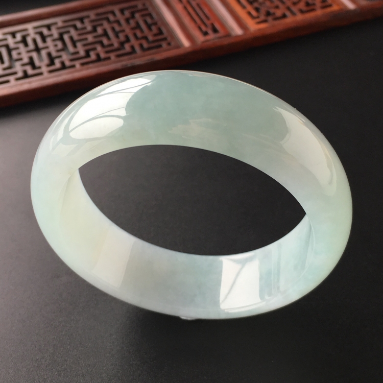 (超值推荐)糯冰种晴水手镯(58.5mm)
