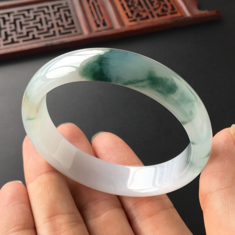 (超值推荐)糯冰种飘花手镯(55.1mm)