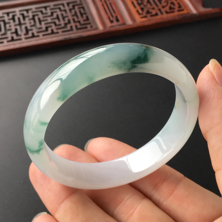 (超值推荐)糯冰种飘花手镯(55.1mm)