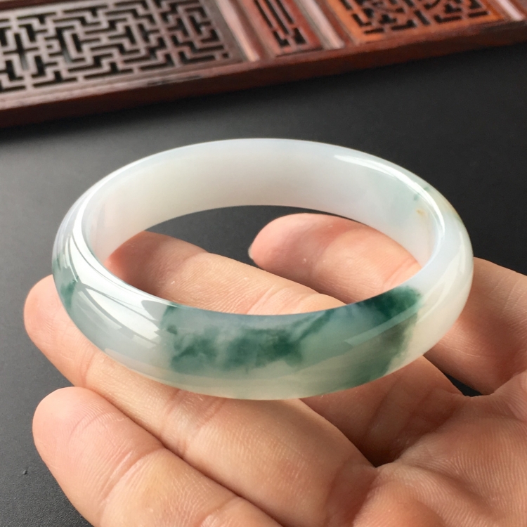 (超值推荐)糯冰种飘花手镯(55.1mm)