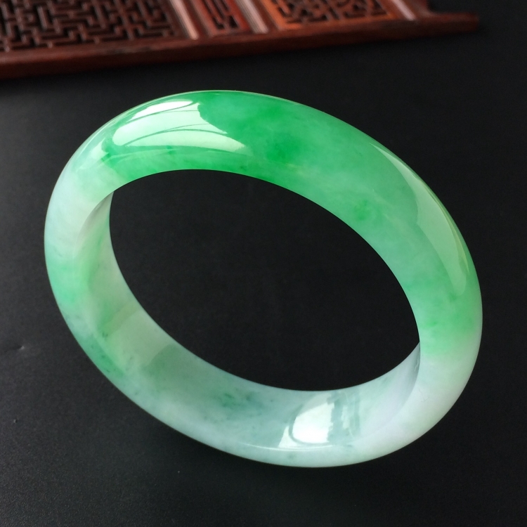 (超值推荐)糯冰种飘翠手镯(60mm)