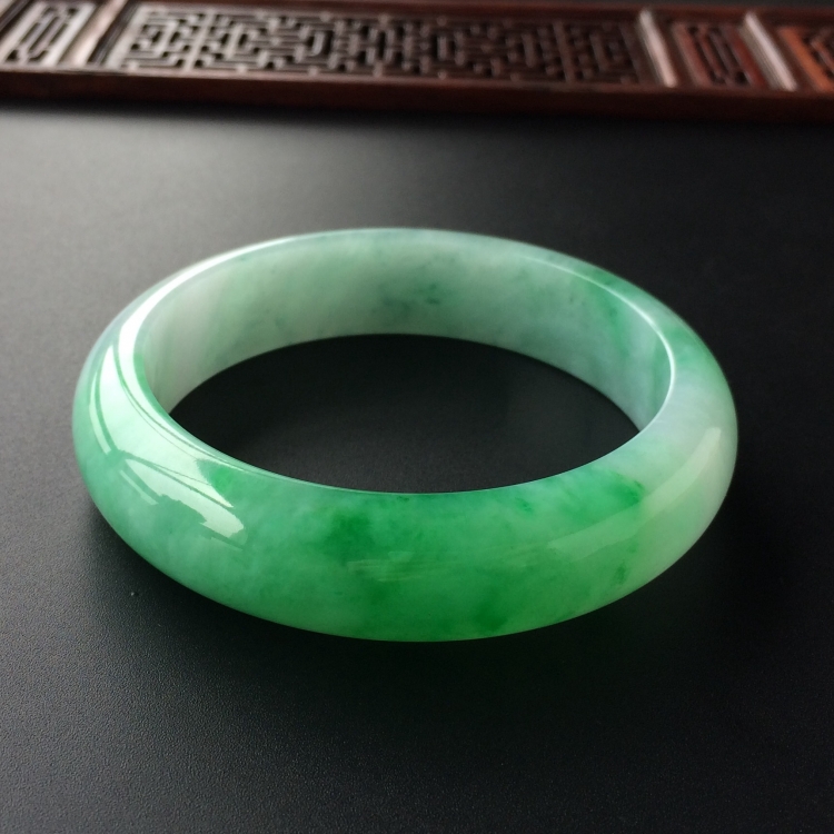 (超值推荐)糯冰种飘翠手镯(60mm)
