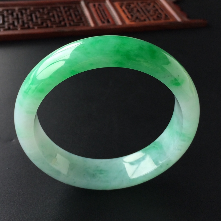 (超值推荐)糯冰种飘翠手镯(60mm)