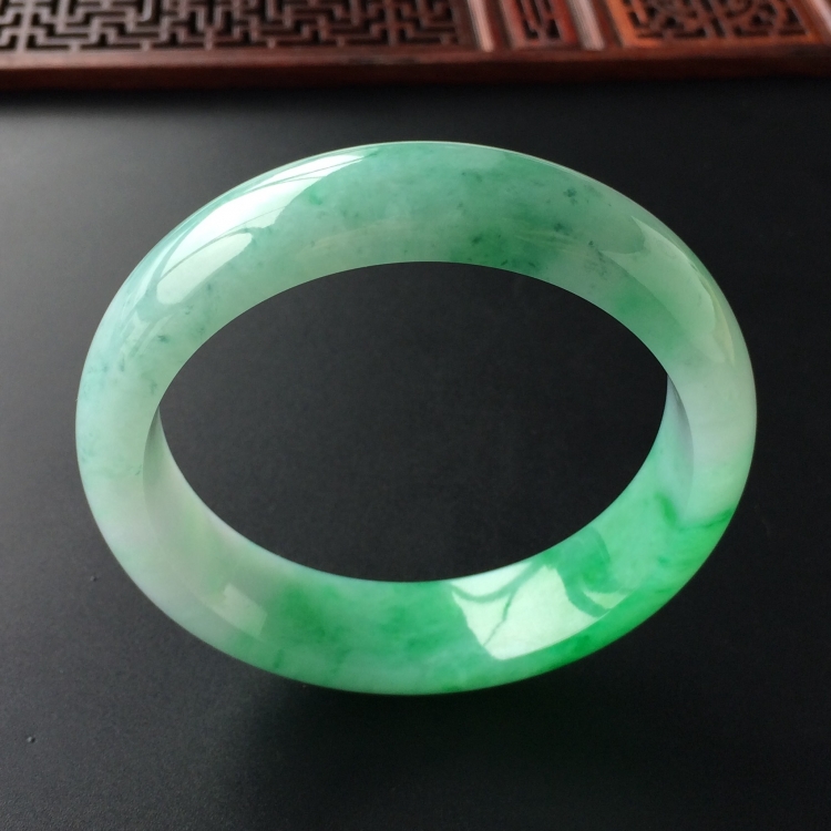 (超值推荐)糯冰种飘翠手镯(60mm)