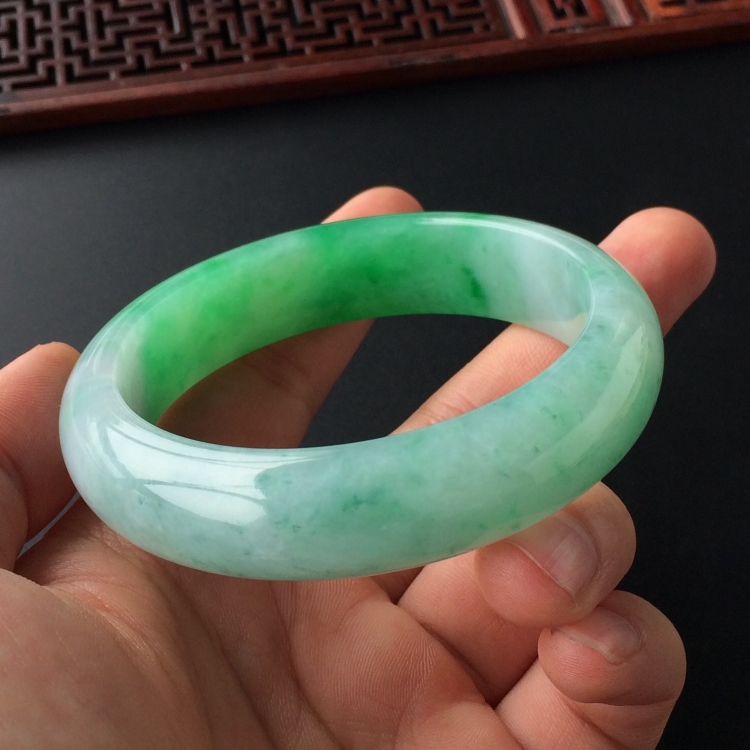 (超值推荐)糯冰种飘翠手镯(60mm)