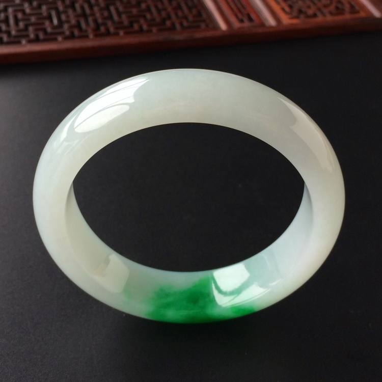 (超值推荐)糯冰种飘翠手镯(56.5mm)