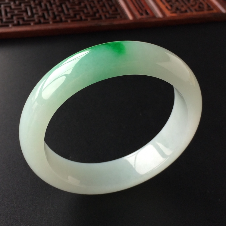 (超值推荐)糯冰种飘翠手镯(56.5mm)