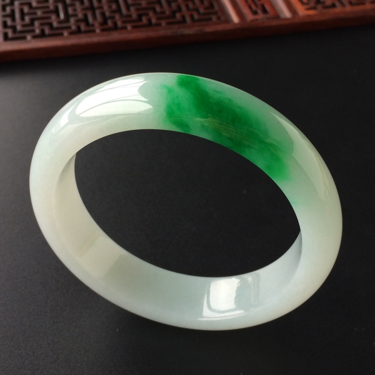 (超值推荐)糯冰种飘翠手镯(56.5mm)