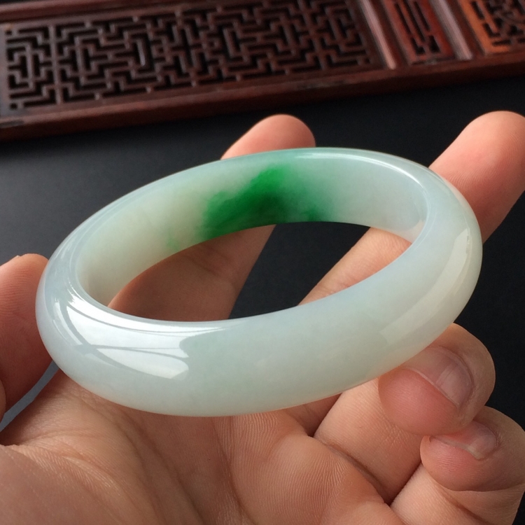 (超值推荐)糯冰种飘翠手镯(56.5mm)