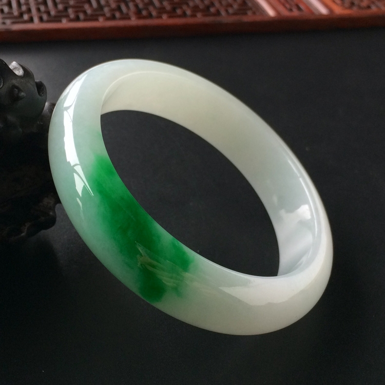 (超值推荐)糯冰种飘翠手镯(56.5mm)