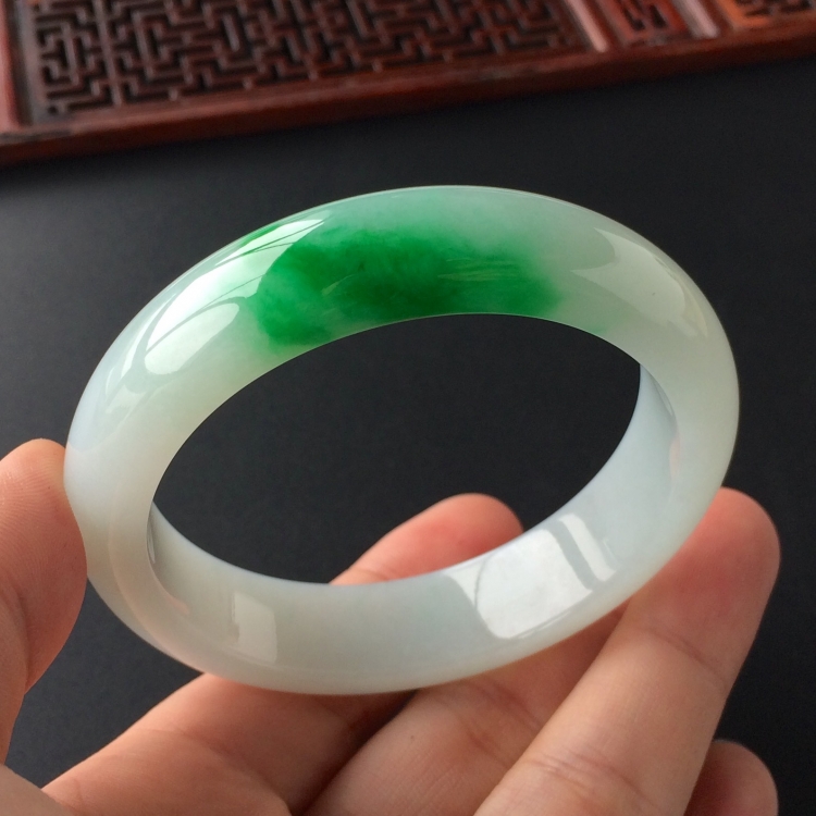 (超值推荐)糯冰种飘翠手镯(56.5mm)