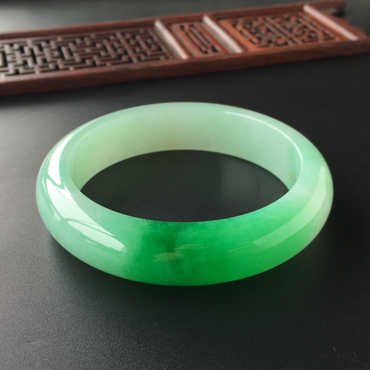 (超值推荐)糯冰种飘翠手镯(60mm)