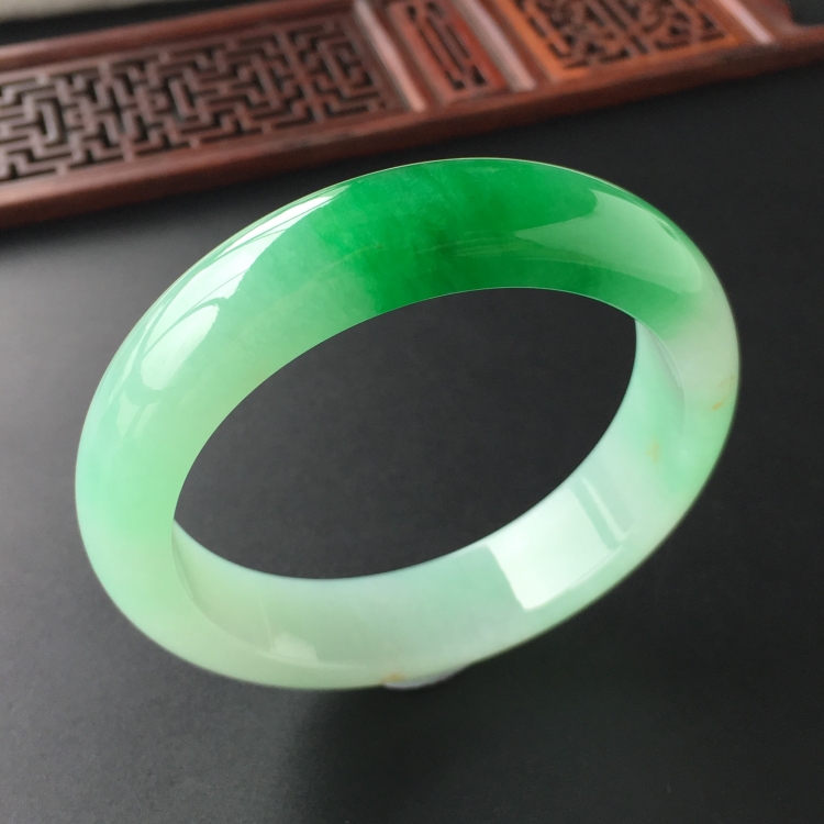 (超值推荐)糯冰种飘翠手镯(60mm)