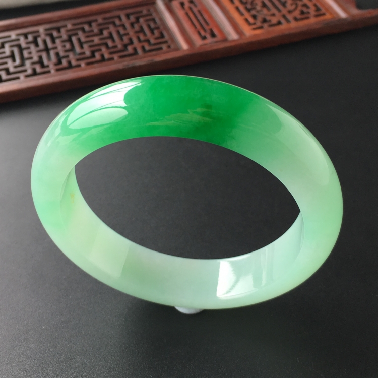 (超值推荐)糯冰种飘翠手镯(60mm)