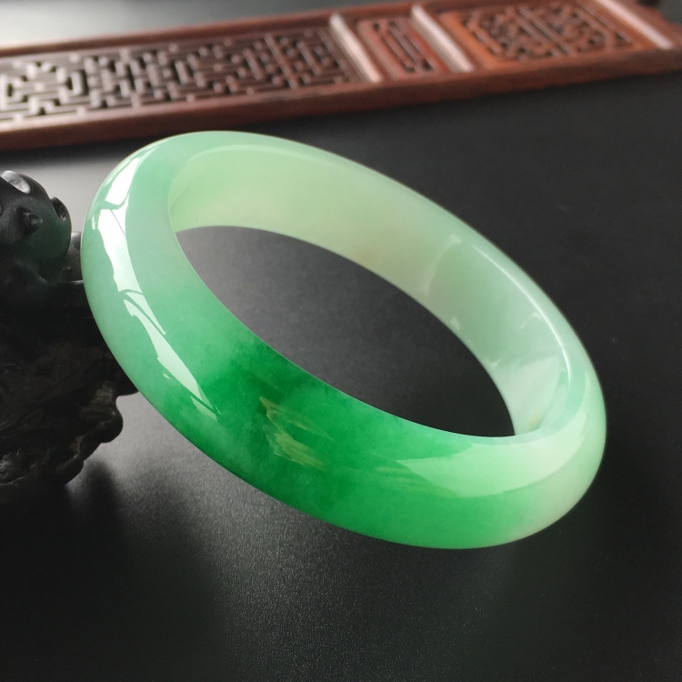 (超值推荐)糯冰种飘翠手镯(60mm)