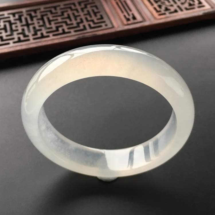 (超值推荐)冰玻种淡晴水手镯(56.3mm)