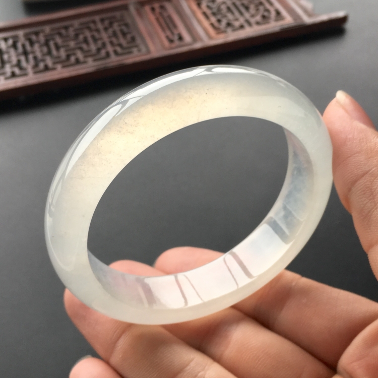 (超值推荐)冰玻种淡晴水手镯(56.3mm)