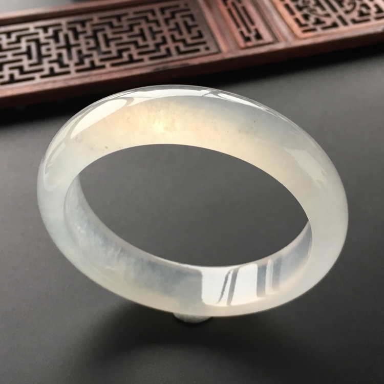 (超值推荐)冰玻种淡晴水手镯(56.3mm)