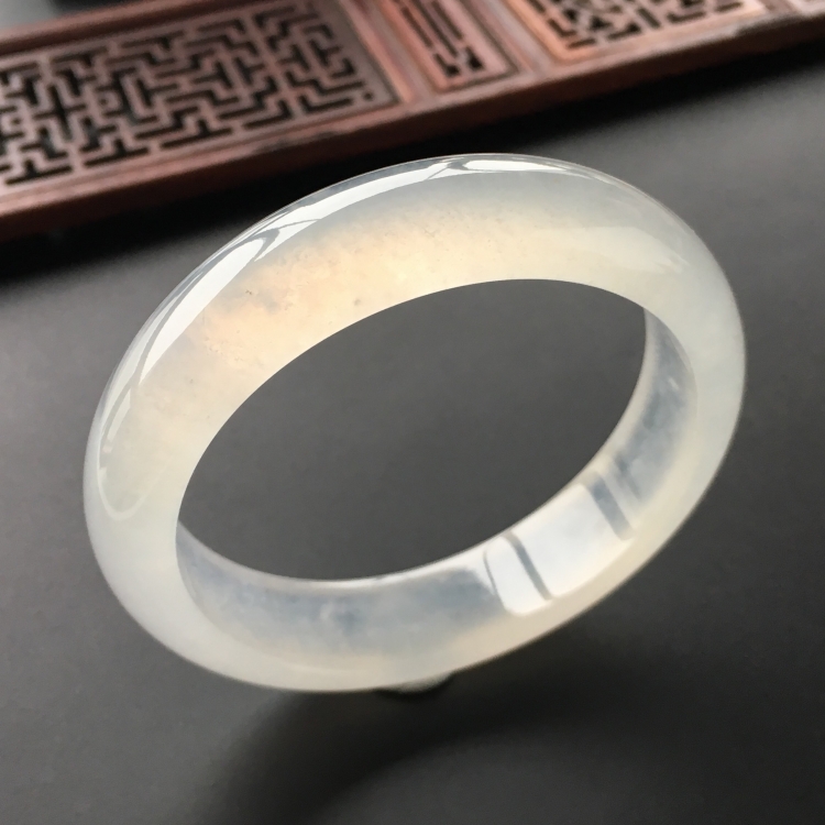 (超值推荐)冰玻种淡晴水手镯(56.3mm)