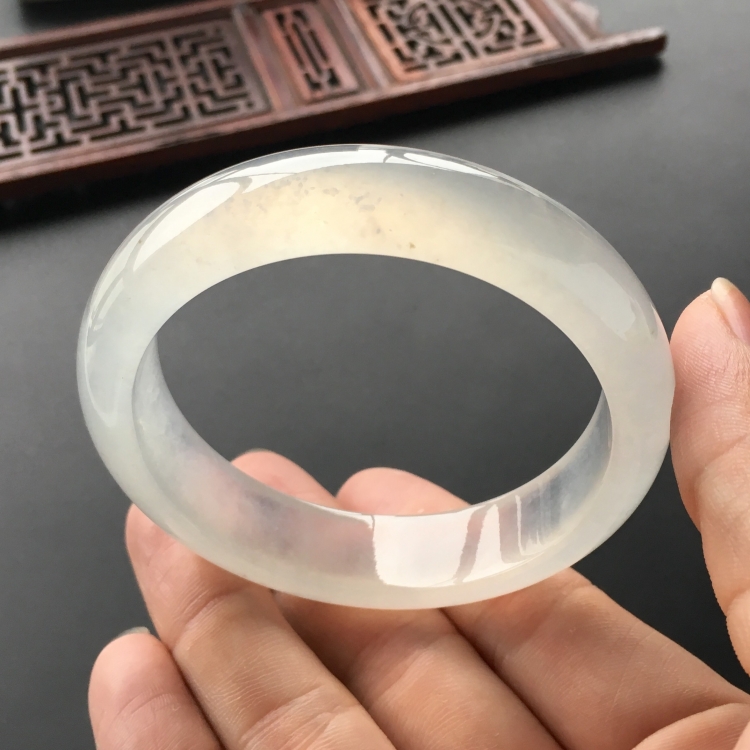 (超值推荐)冰玻种淡晴水手镯(56.3mm)