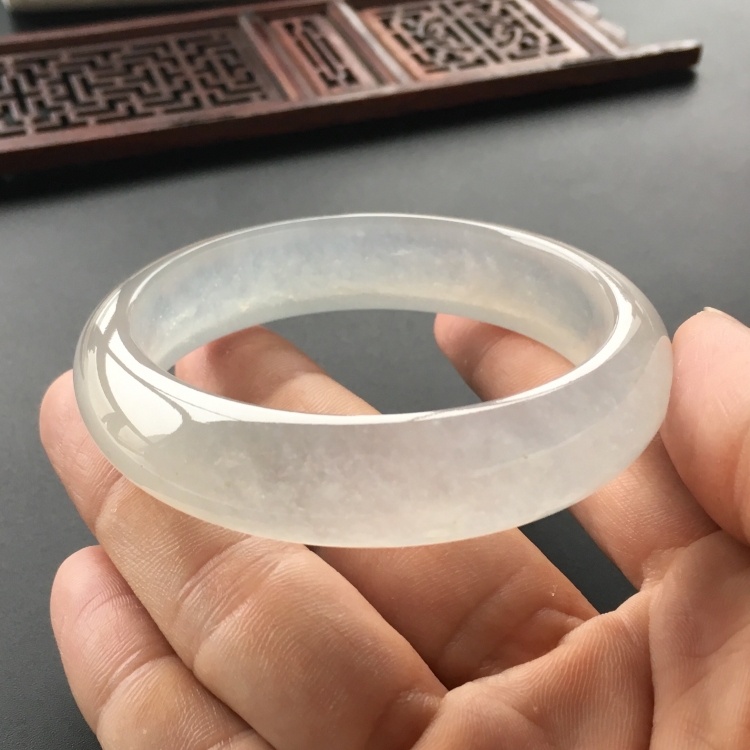 (超值推荐)冰玻种淡晴水手镯(56.3mm)