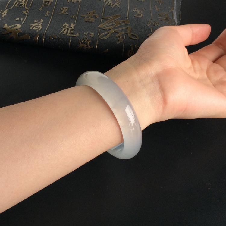 (超值推荐)冰玻种淡晴水手镯(56.3mm)