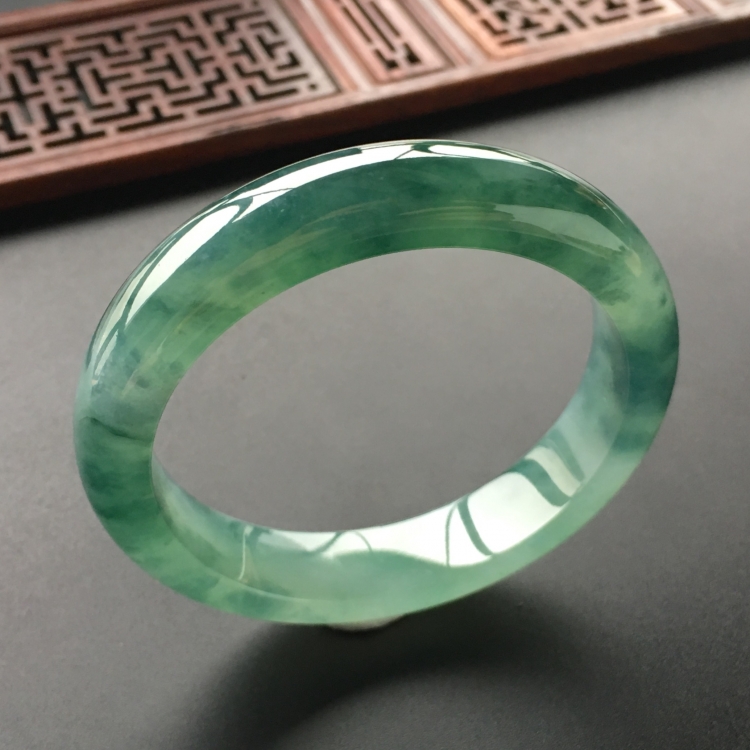 (超值推荐)冰种飘花手镯(54mm)