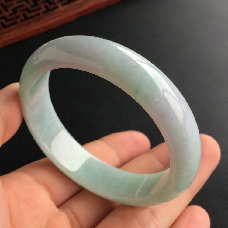 (超值推荐)糯冰种淡春带彩手镯(55.2mm)