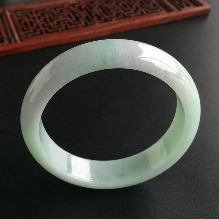 (超值推荐)糯冰种淡春带彩手镯(55.2mm)