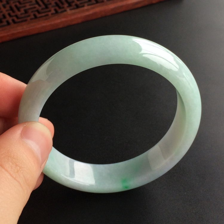 (超值推荐)糯冰种淡春带彩手镯(55.2mm)