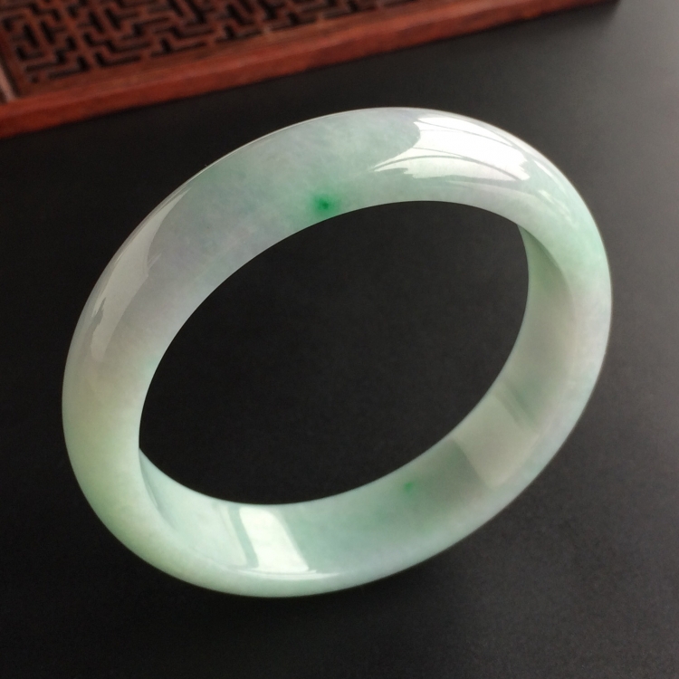 (超值推荐)糯冰种淡春带彩手镯(55.2mm)