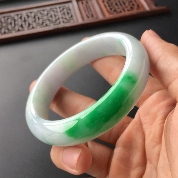 (超值推荐)糯冰种飘翠手镯(59.1mm)