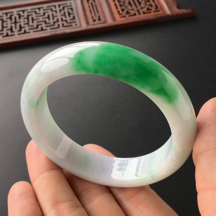 (超值推荐)糯冰种飘翠手镯(59.1mm)