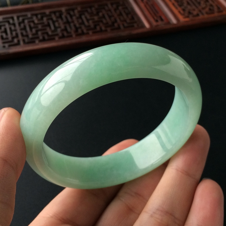 (超值推荐)糯冰种晴水手镯(58mm)