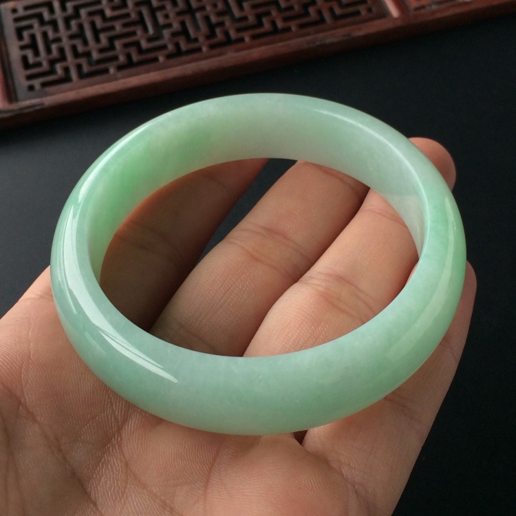 (超值推荐)糯冰种晴水手镯(58mm)
