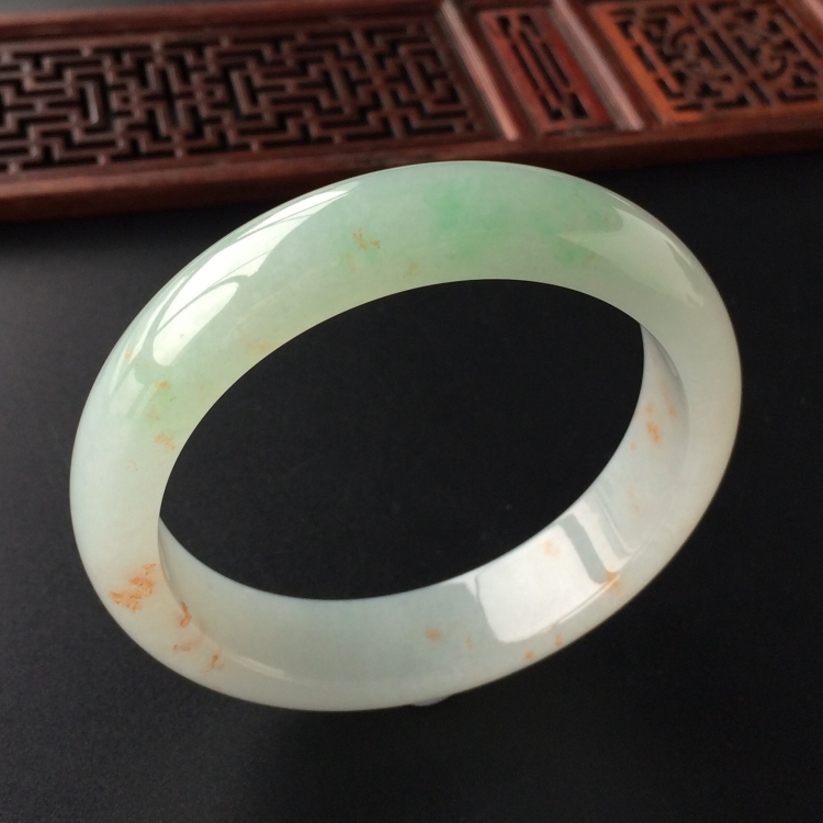 (超值推荐)糯冰种飘翠略带黄花手镯(57.5mm)