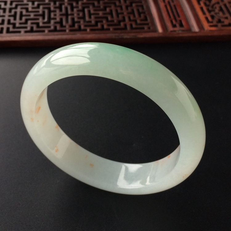 (超值推荐)糯冰种飘翠略带黄花手镯(57.5mm)