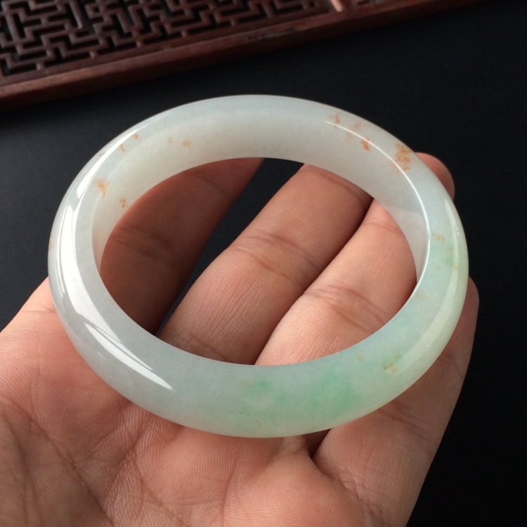 (超值推荐)糯冰种飘翠略带黄花手镯(57.5mm)