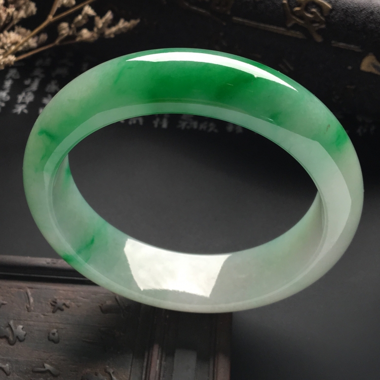 （超值推荐）糯冰种飘阳绿手镯（56.5mm）