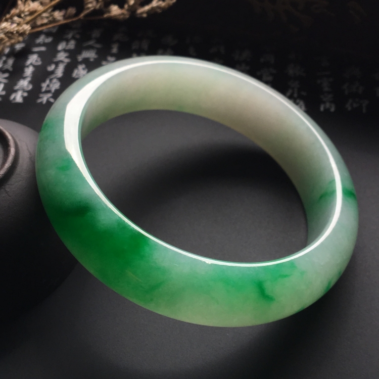 （超值推荐）糯冰种飘阳绿手镯（56.5mm）