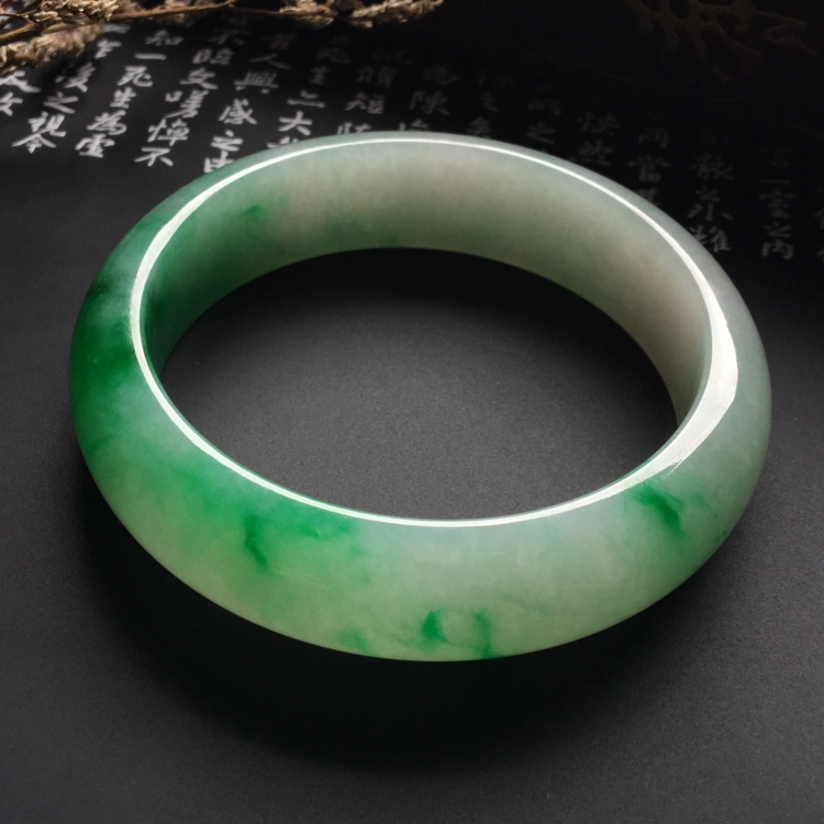 （超值推荐）糯冰种飘阳绿手镯（56.5mm）