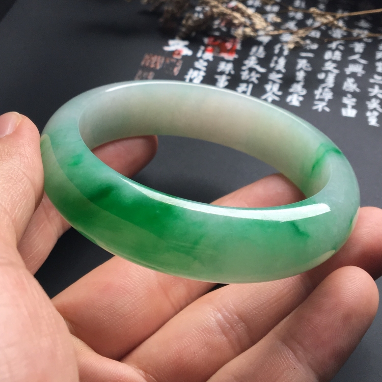 （超值推荐）糯冰种飘阳绿手镯（56.5mm）